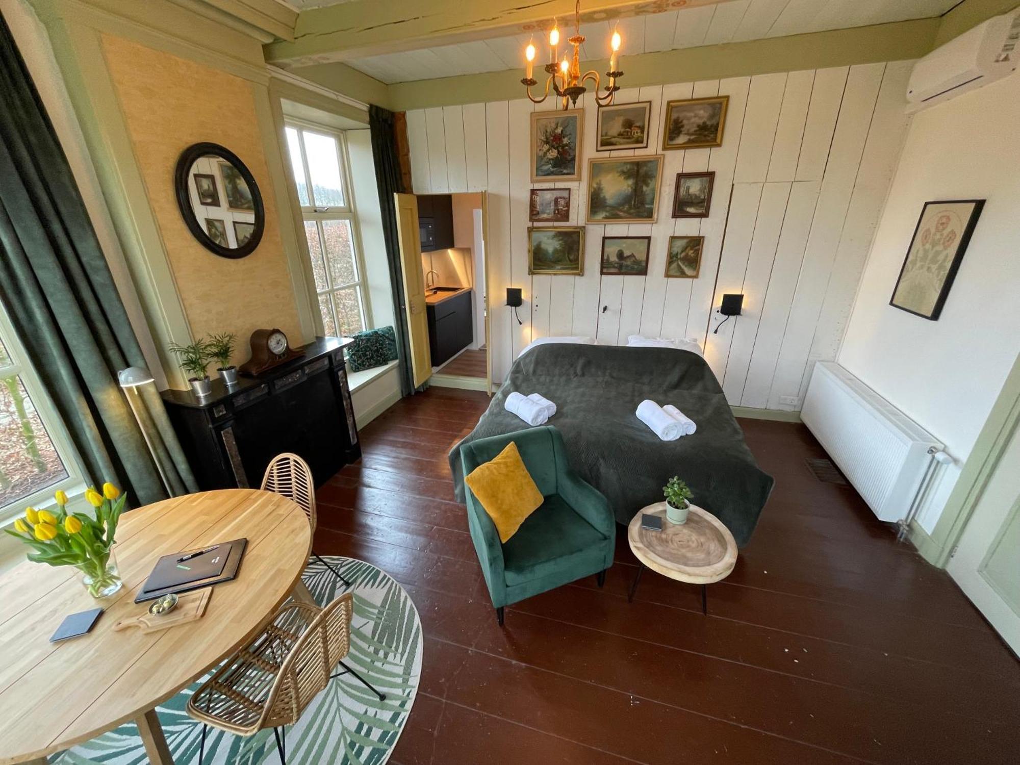 Suite In Prachtige Groningse Boerderij Uit 1856 Schildwolde Room photo